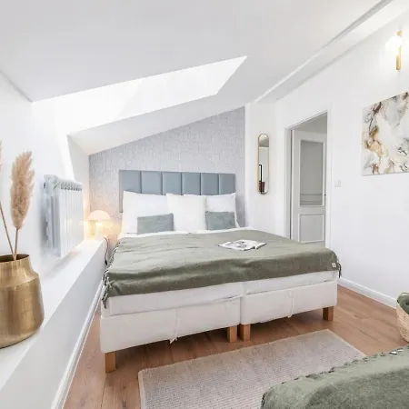 Designer Duplex Centre