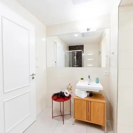 Designer Duplex Centre *